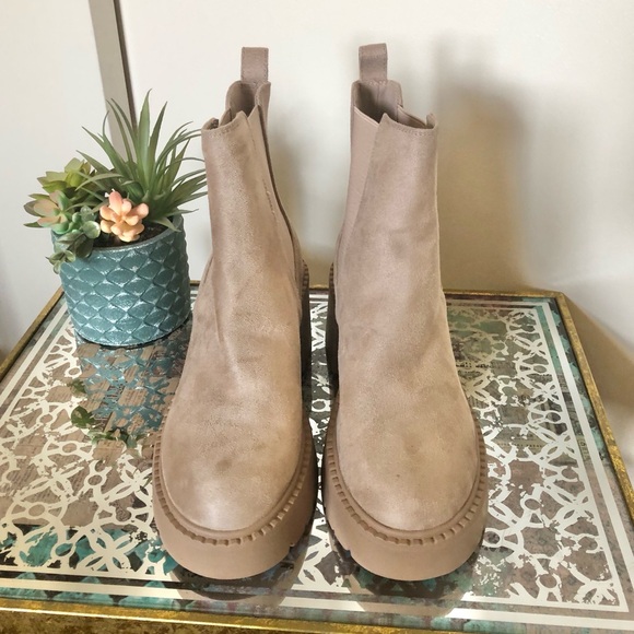 Madden Girl Faux Suede Tan Pull On Platform Boots NWOT - Picture 4 of 7